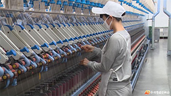讲工匠故事　　展劳动之美：“100％”纺织工陈忠兰